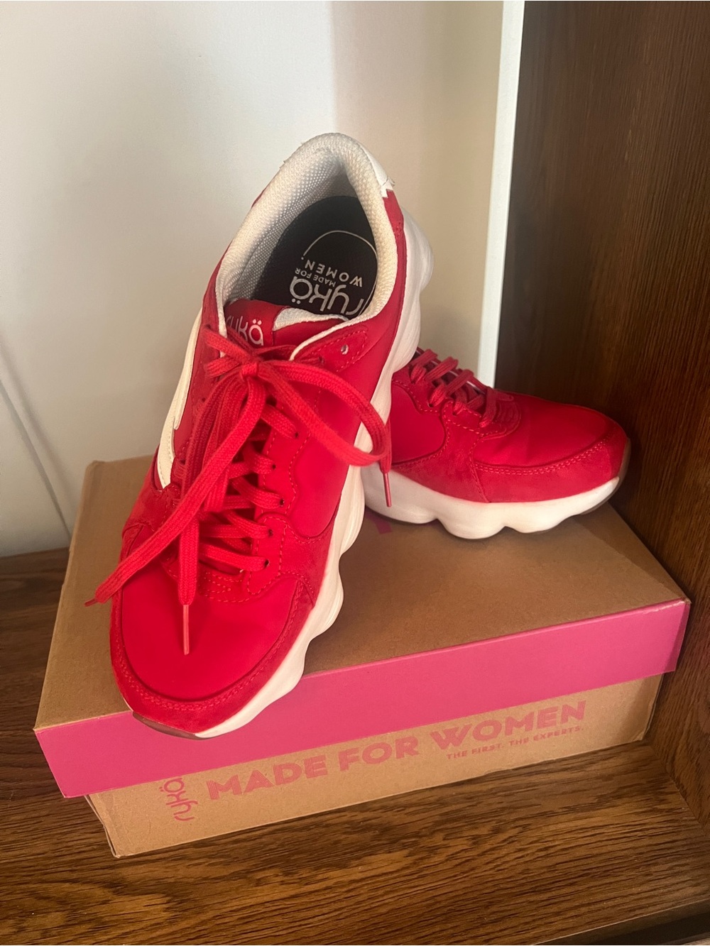Ryka Women’s Sneakers Podflow Retro Salsa Red White Walking Like New Size 8